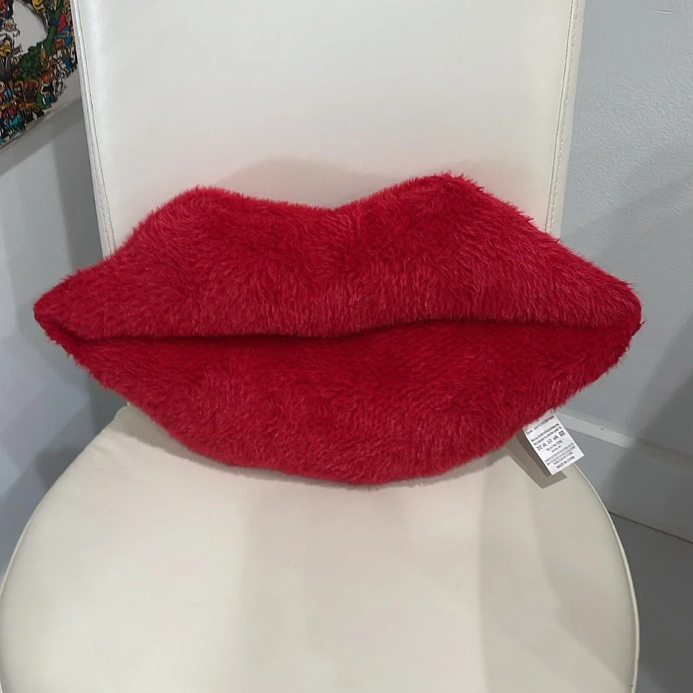 Bella Luxx ❤️ Plush Red Lip-Shaped Cushion Pillow Holiday Decor